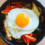 Bibimbap végétarien : une recette coréenne colorée et savoureuse
