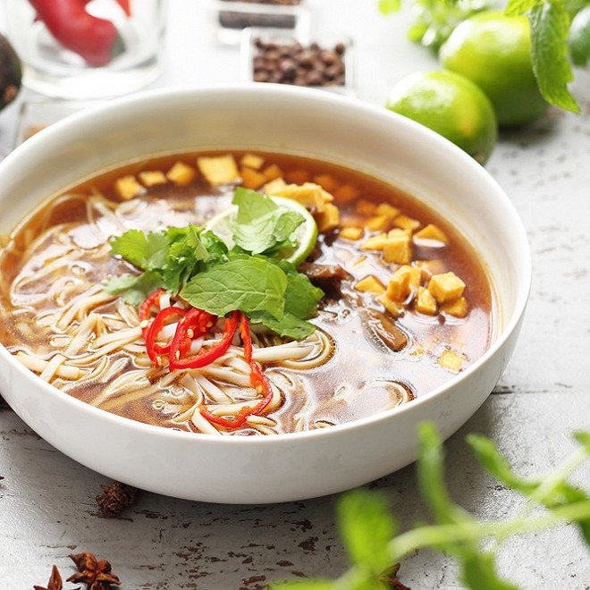 Recette facile de pho végétarien : savourez les saveurs vietnamiennes sans viande