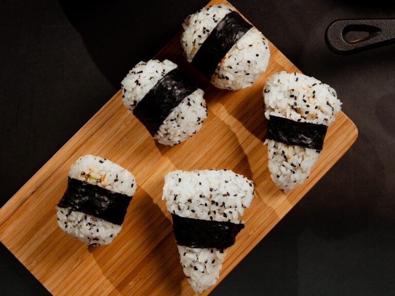 Recette facile d’onigiri végétarien : une explosion de saveurs en bouche