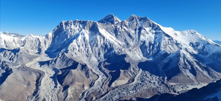 Ascension de l’Everest : La diète ultime pour survivre et conquérir le sommet du monde !