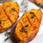 Patate douce rôtie au four : une recette végétarienne savoureuse