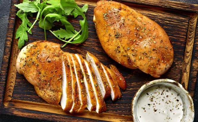 Blanc de poulet et musculation : la recette parfaite pour des muscles d’acier