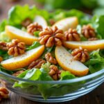 Salade de mâche, poires et noix caramélisées