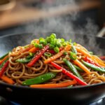 Wok de nouilles soba et légumes croquants